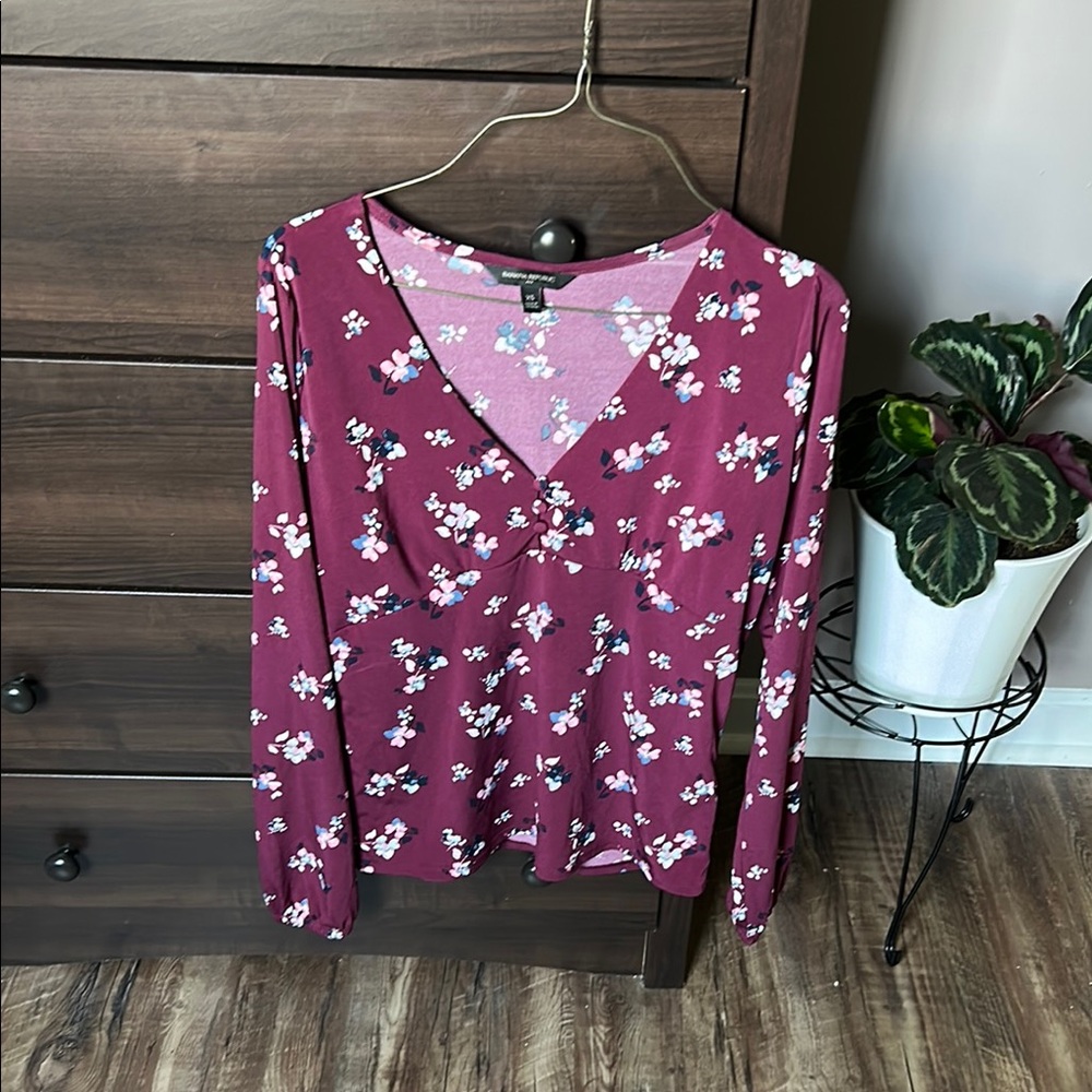 Banana Republic- Floral V-Neck Women's Top